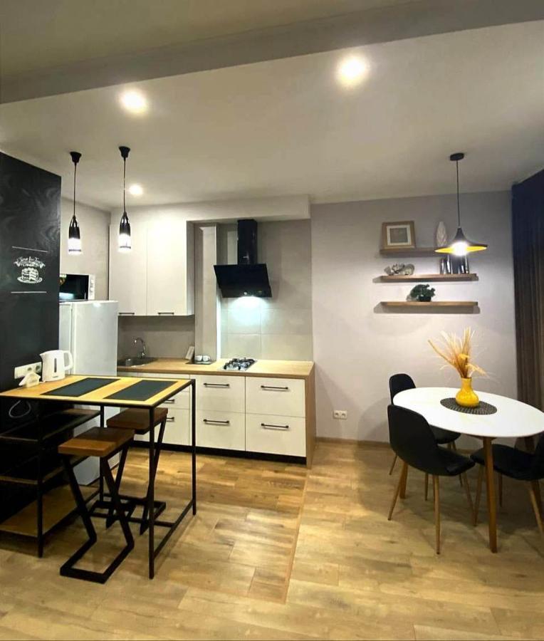 Stylish Apartment In The Historic Center Chernihiv Exterior photo